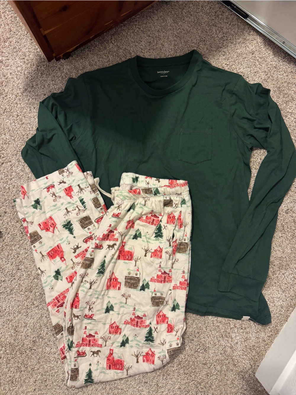 Burt’s bees Pajama Set with Holiday Print Pants